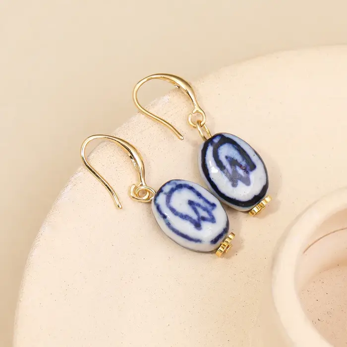Boucles d'oreilles en céramique style rétro pour femmes avec certificat de qualité pour occasions sociales elegance et originalité