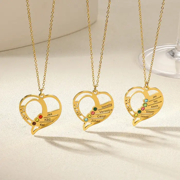 Collier avec nom de famille gravé