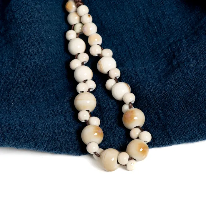 Collier en céramique d'ambre Boho blanc ajustable pour femmes bijou vintage lune artisanal occasions spéciales