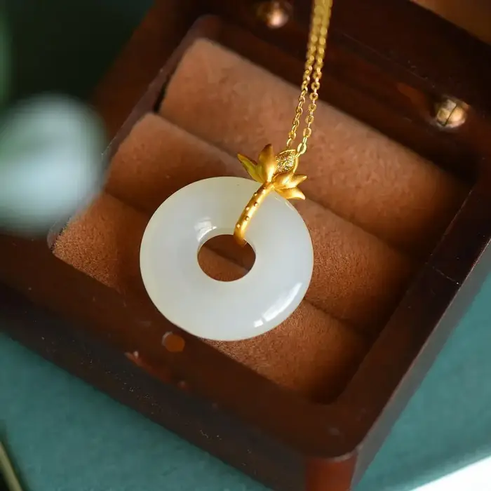 Bagues en jade naturel Hetian pour femme, design indépendant, collier typo doré, pendentif exquis, l