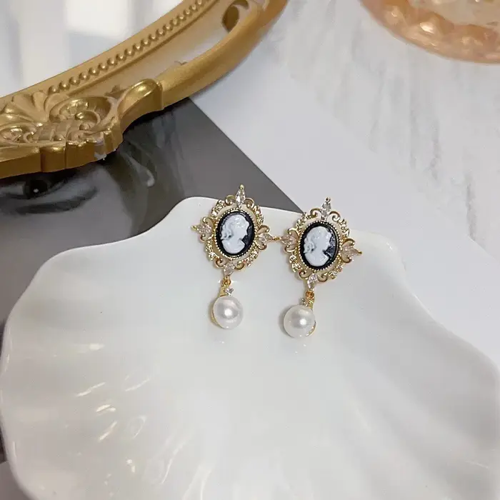 Boucles d'oreilles classiques Queen's