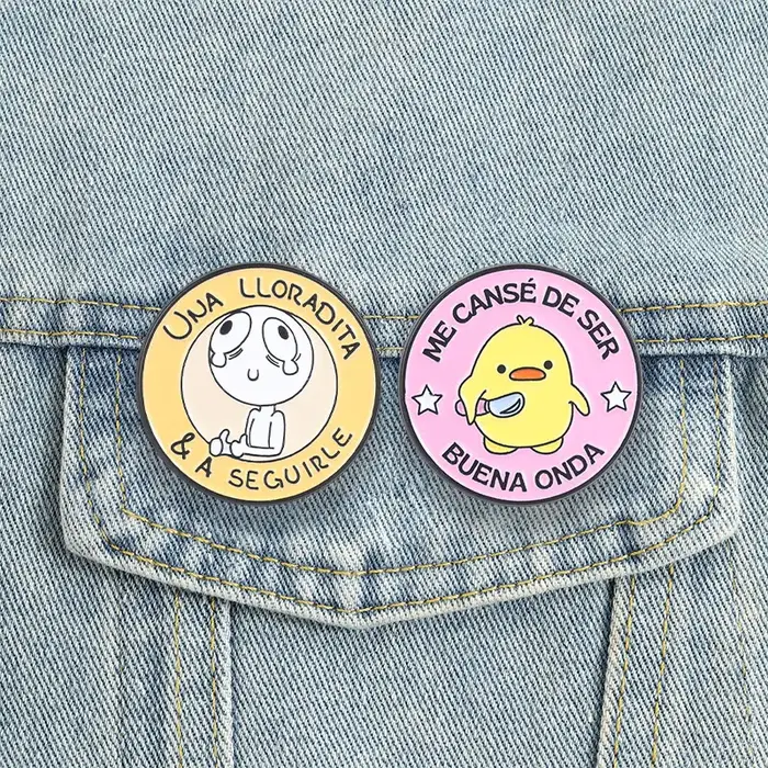 Broches et badges en émail sur le thème des Memes espagnols