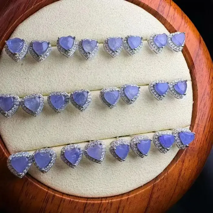 Paire de boucles d'oreilles en argent 925 avec joli cristal de tanzanite naturel