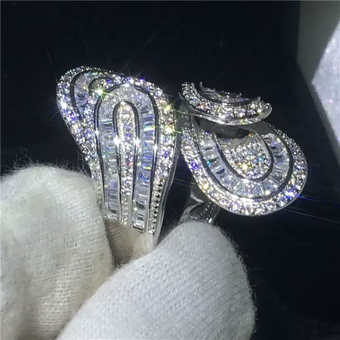Bague unique à grande fleur en diamant de laboratoire