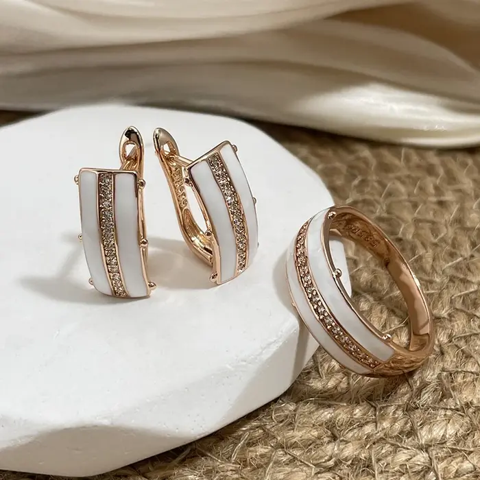 Bague en or rose 585 sertie de zircon naturel pour femmes, alliance de mariage élégante et durable pour occasions spéciales