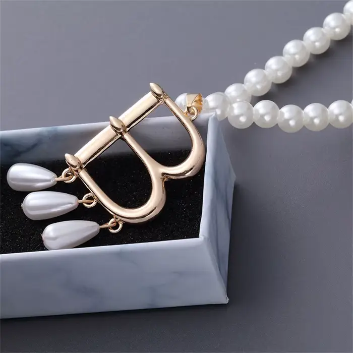 Collier de fausses perles pour femmes