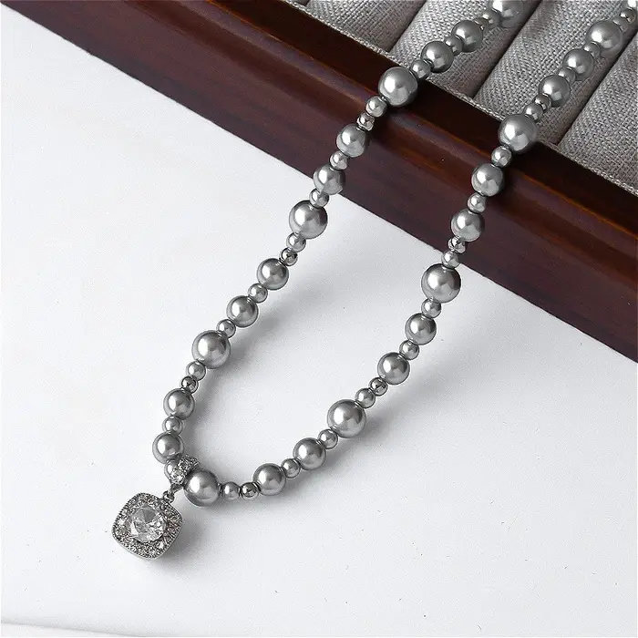 Nouveau Collier Madama Gris Perle