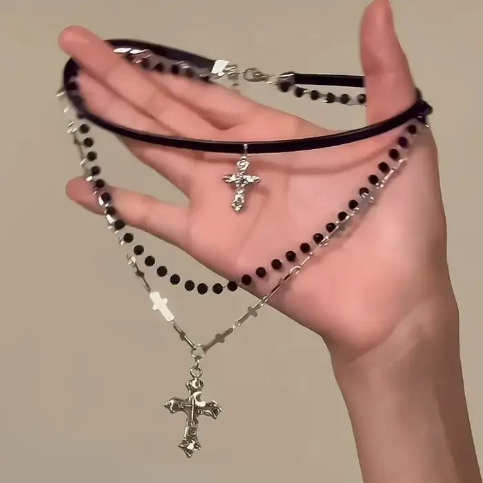 Collier Punk multicouche en croix pour fille épicée Y2K, pendentif Long en croix perlée Vintage, Hip