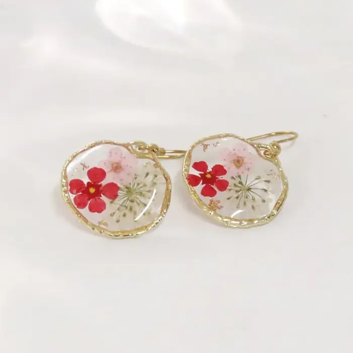 Boucles d'oreilles rondes irrégulières élégantes à motif floral