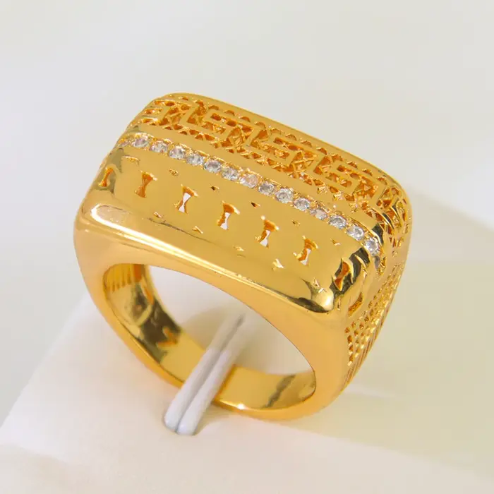 Grand anneau de luxe couleur or dubaï plaqué or 21 carats serti de zircon italien pour femmes arabes occasions spéciales mariage Ramadan