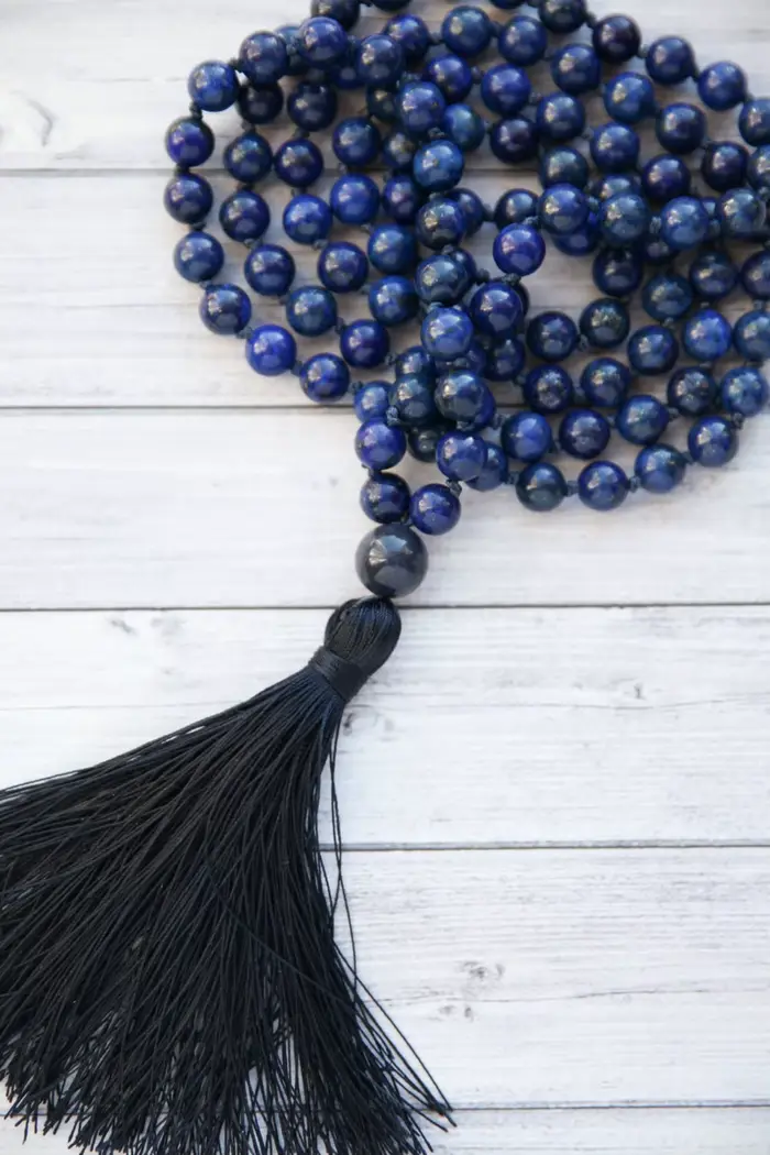 Collier Long Bleu en Pierre 108 Naturelle