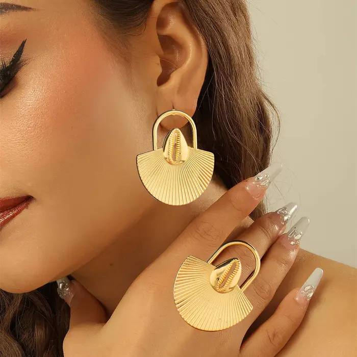 Boucles d'oreilles brésiliennes de couleur or avec bague