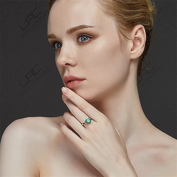 Nouvelle bague rectangulaire longue en zircon vert diamanté