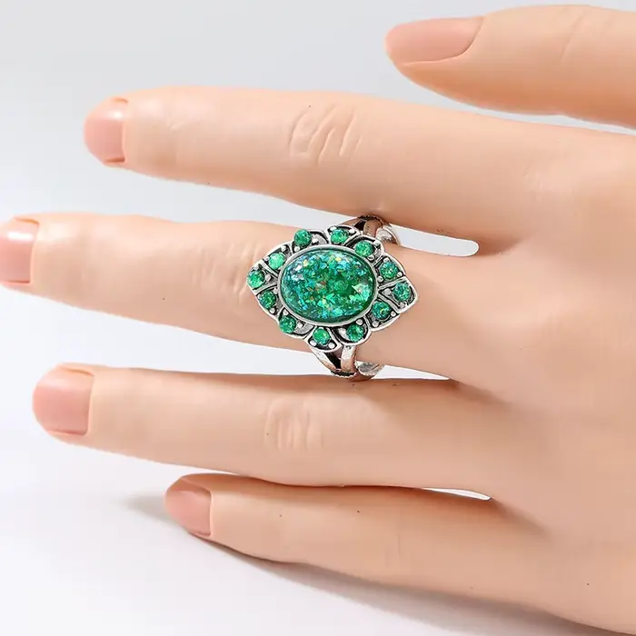 Bague vintage magnifique incrustée de turquoise synthétique argentée pour femme
