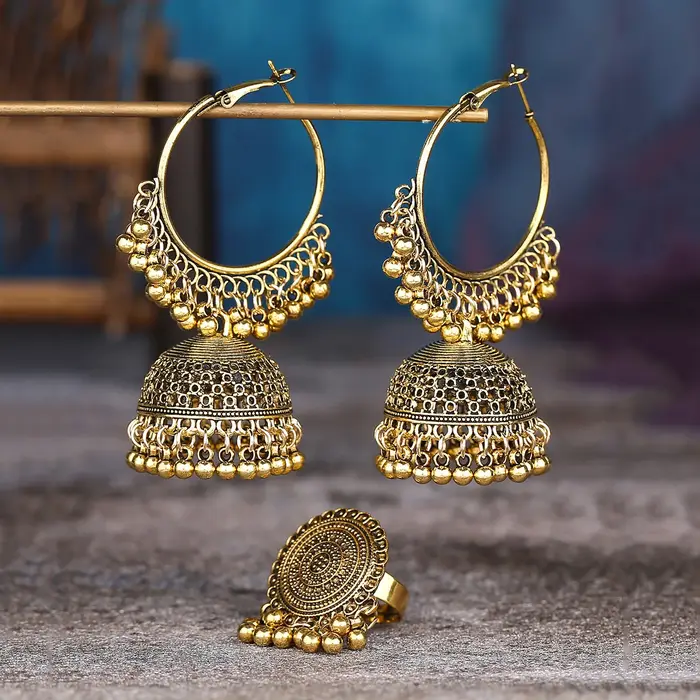Ensemble de Boucles d'Oreilles et Bagues à Pompon pour Femme