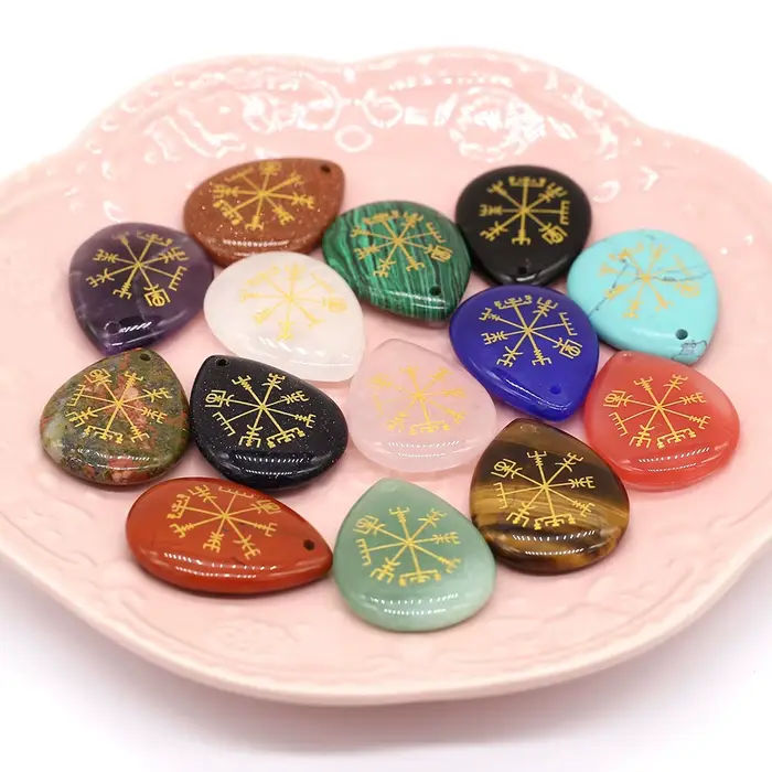 Reiki – pierres précieuses naturelles en forme de goutte