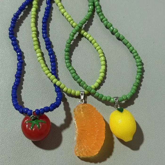 Collier de perles colorées pour femmes