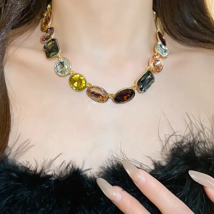 Ensemble collier et boucles d'oreilles ovales vintage serties de diamants