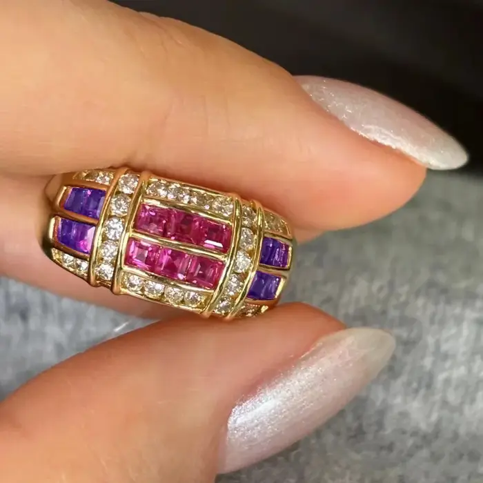 Foydjew Vintage Style médiéval bijoux classique Double couleur rouge et violet Zircon anneaux Textur