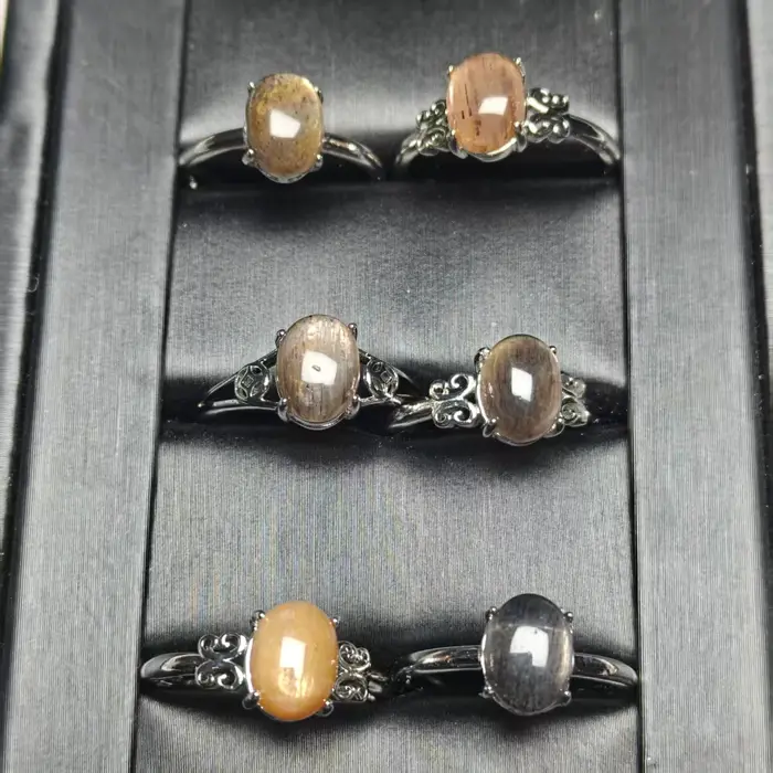 Bague en cuivre avec pierre de soleil noire naturelle