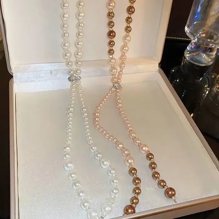 Collier long élégant en perles pour femme