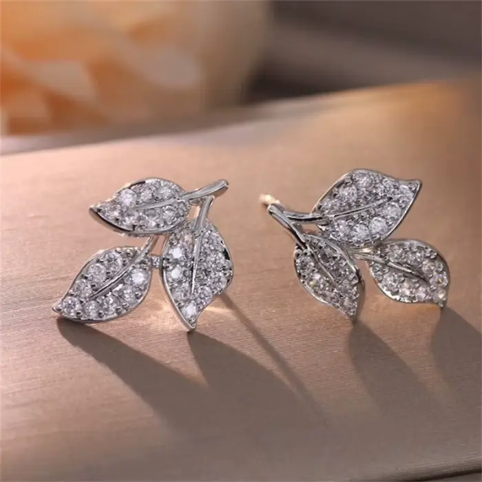 Boucles d'oreilles en forme de feuille délicate pour femmes, couleur argent/or, à la mode, cadeau fantaisie pour filles, bijoux cadeaux 2024