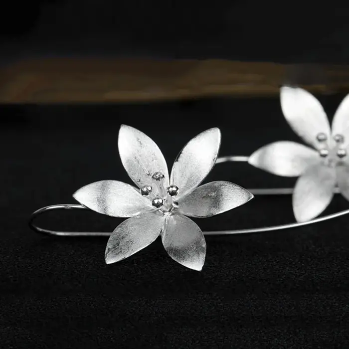 Boucles d'oreilles en argent sterling serties de motifs lotus élégantes et décontractées pour femmes occasions quotidiennes et spéciales