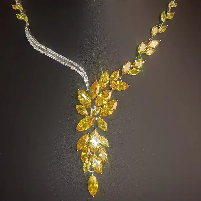Ensemble élégant de collier et boucles d'oreilles en zircon pour femme, idéal pour les soirées, les mariages et les accessoires de robe de soirée