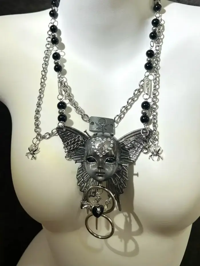 Collier Punk visage humain foncé