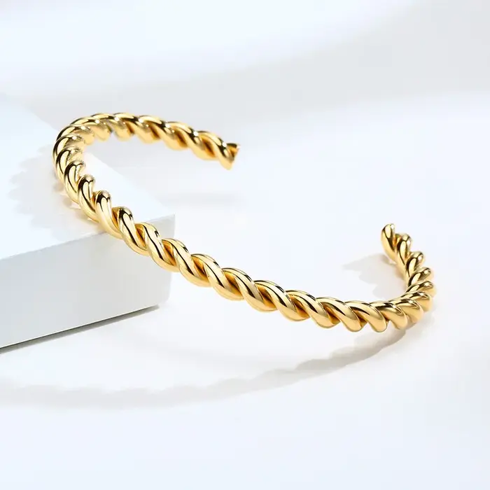 Bracelet torsadé à manchette ouverte