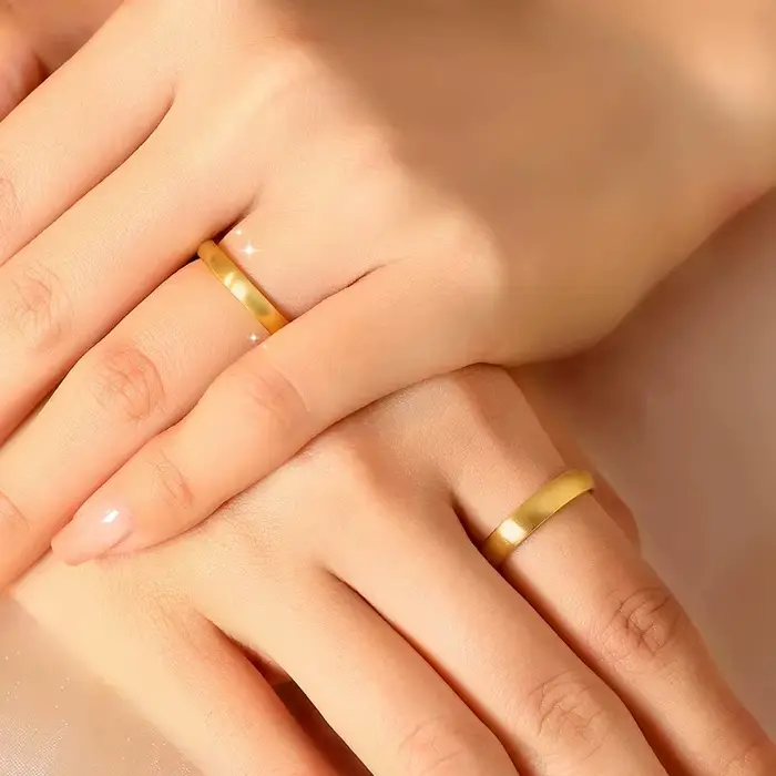 Ensemble de bagues plaquées or 24 carats pour hommes et femmes, bague lisse de 4/6mm, taille réglable, bracelet de mariage, accessoires de bijoux de fiançailles