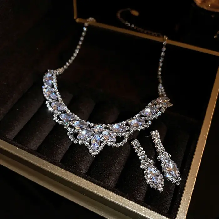 Collier et Boucles d'Oreilles en Forme de Gouttelettes d'Eau Incrustées de Strass Or et Or Jaune Clair Occasions Spéciales