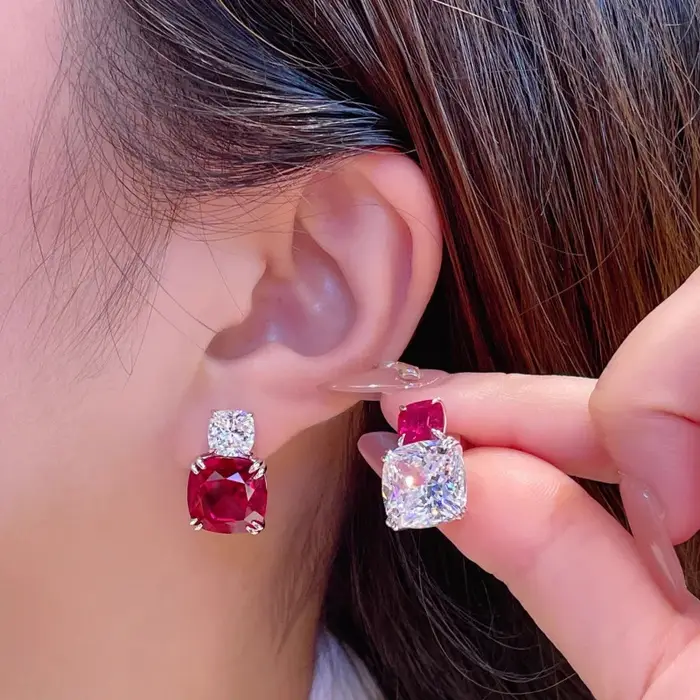 Collier pendentif luxueux en corindon rouge pour femme - Un ensemble de bijoux en rubis synthétiques cultivés pour une soirée élégante
