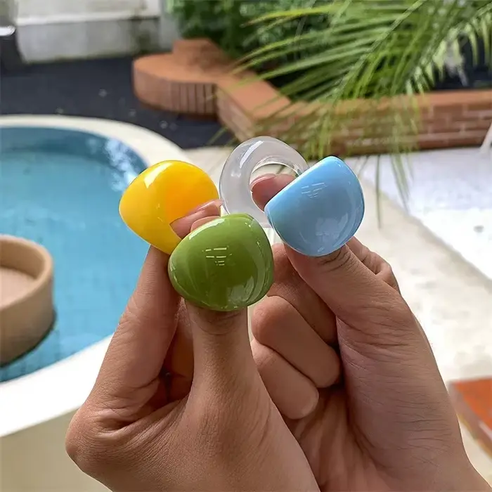 Bague en acrylique couleur bonbon anneau géométrique audacieux bijoux pour femmes occasions spéciales style unique moderne