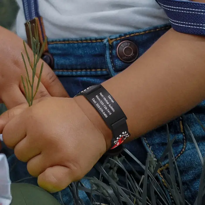 Bracelet personnalisé avec nom et barre d'identification