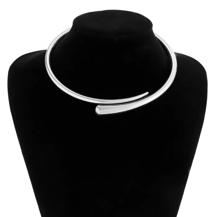 Collier ras du cou Punk Simple et Ir régulier Accessoires de Clavicule Réglables Collier Ras du Cou en Métal Lisse Cadeau de Fête pour Femmes Occasions Spéciales