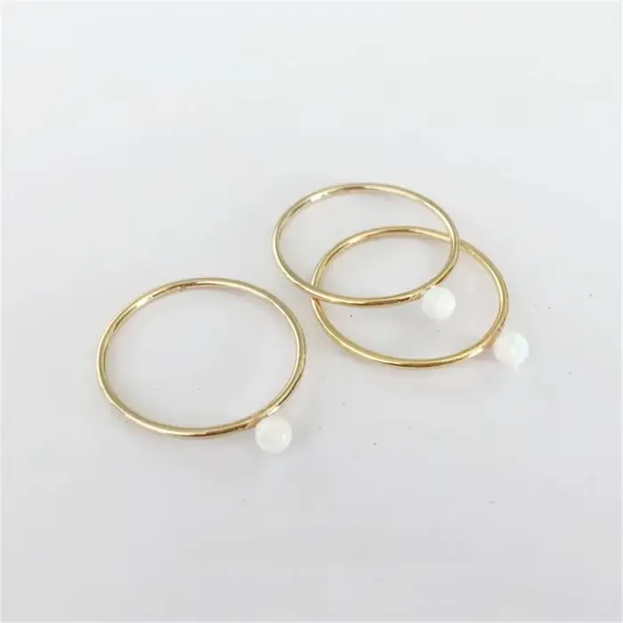 Bague empilable en opale blanche rempli d'or 14K de 3mm