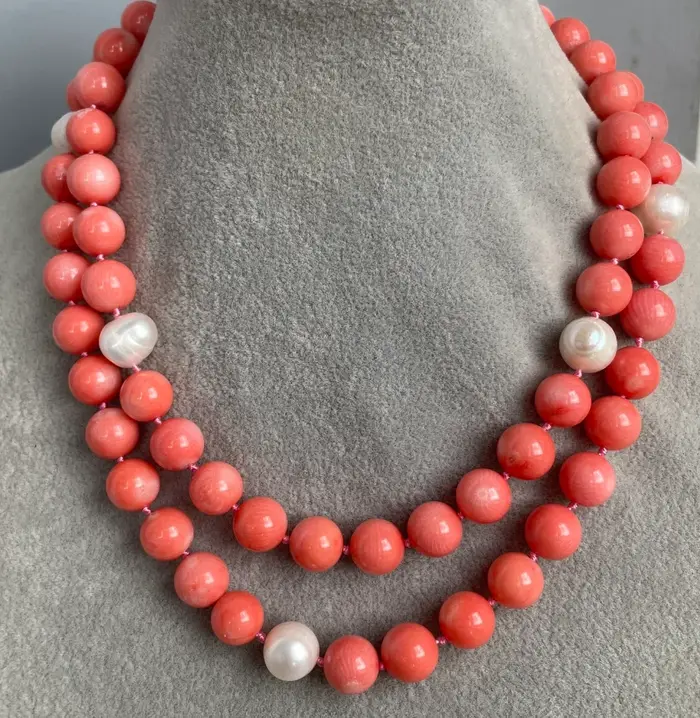 Collier long de 33 pouces, 10 mm, en corail naturel rose et perles blanches rondes