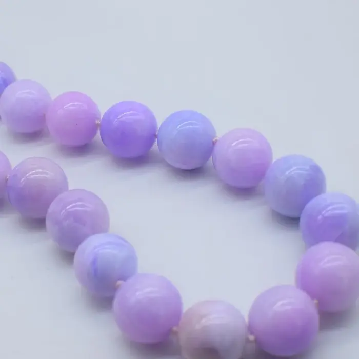 Ouah! Collier de perles rondes en jade violet naturel