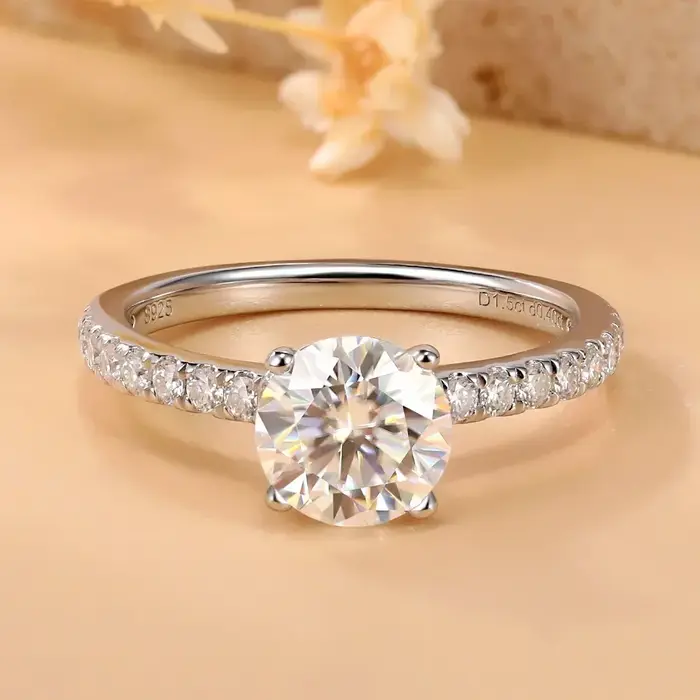 Bague de fiançailles en argent sterling 925 sertie de moissonite blanche pour femmes engagement alliance mariage luxe élégance traditionnelle