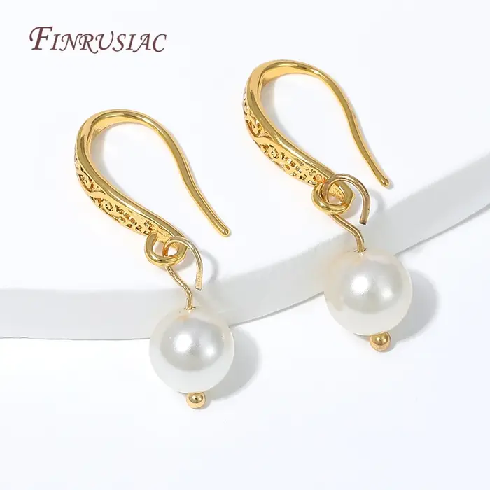 Crochets d'oreille gravés plaqués or 18 carats