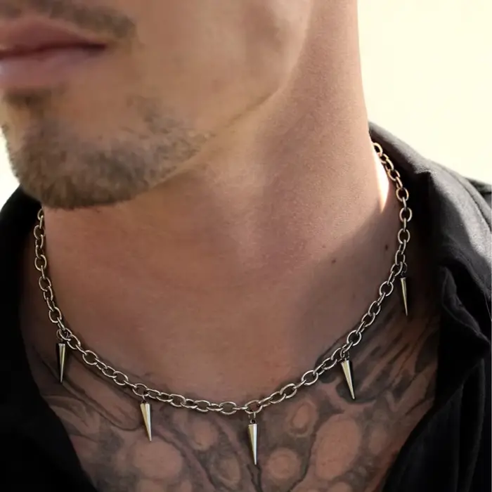 Collier à pampilles à rivets pour hommes et femmes