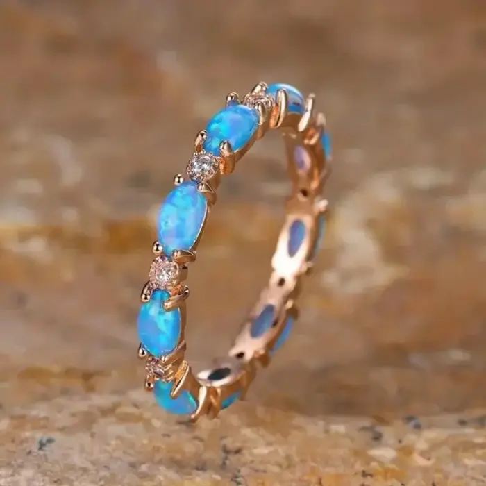 Bague ovale en opale pour femmes
