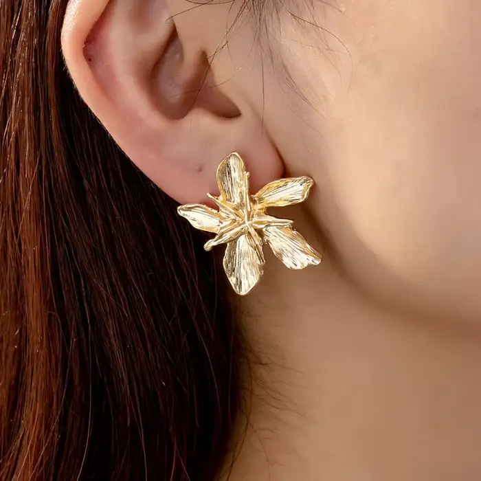 2025 New Vintage Metal Gold Color Flower Earrings For Women Fashion Floral Statement