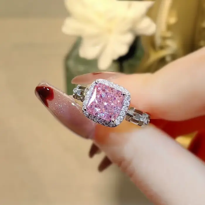 Bijoux pour femmes - Bague en argent sterling 925 rose avec coupe Ice Flower. Bague de forme carrée. Accessoire de bijouterie simple et tendance.