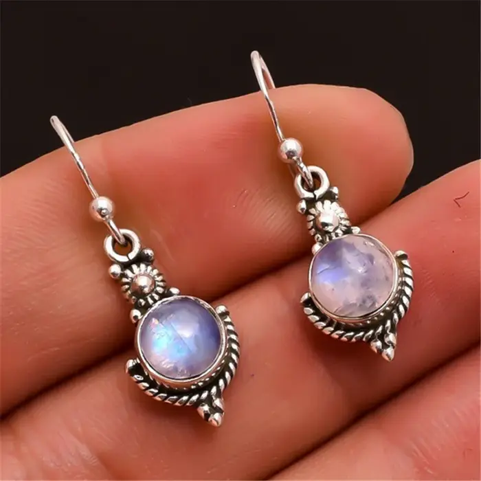Boucles d'oreilles en argent 925 serties de pierre de lune pour femmes, design bohème, bijoux de fête et occasions spéciales, cadeau unique pour fiançailles, mariage et anniversaire
