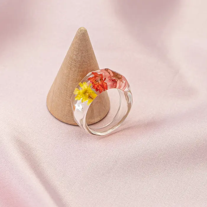 Bague en résine minimaliste exquise avec fleur séchée marguerite, style rétro en acrylique, pour fem
