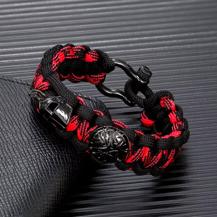 Bracelet de survie en fer à cheval style guerrier spartiate casque viking paracorde design créatif pour homme occasions spéciales et aventures