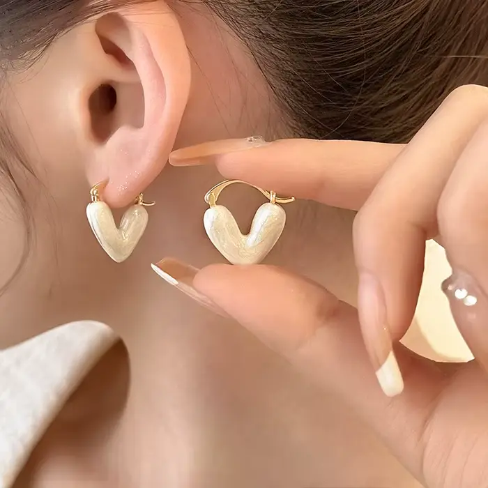 Boucles d'oreilles romantiques en émail coloré pour femmes, cerceau en forme de cœur d'amour, goutte