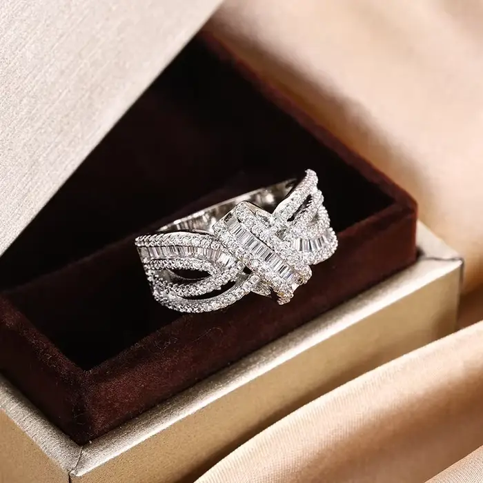 Bague de luxe plaquée argent 925 pour femmes, nouvelle mode, bague de fête de mariage, nœud Unique, personnalité, Zircon, bijoux exquis